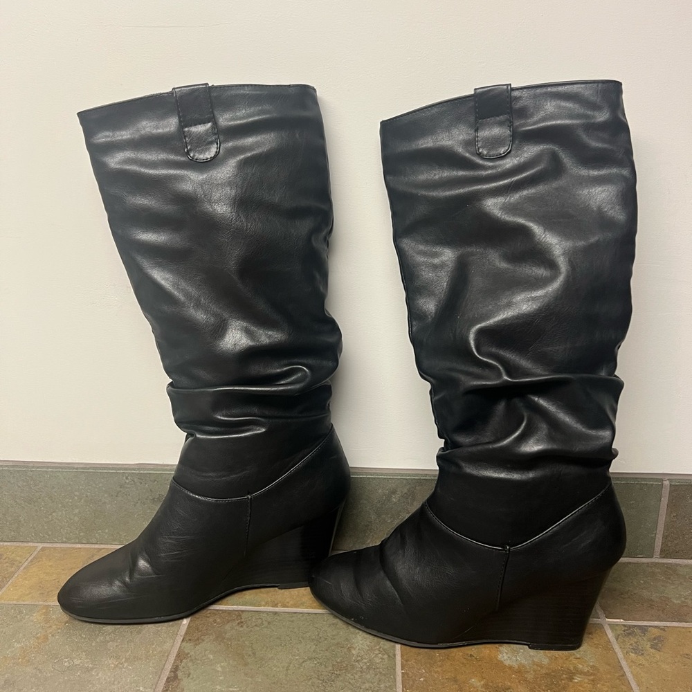Black slouchy boots